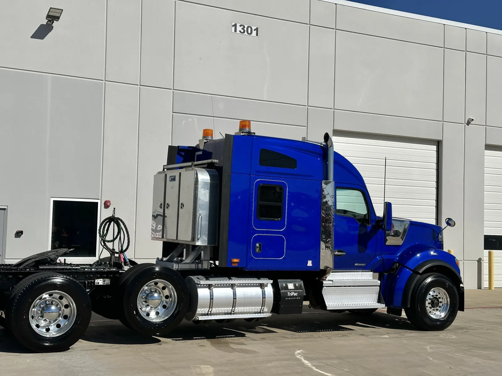 2022 Kenworth W990 - image 7