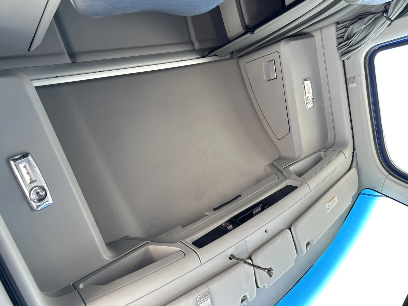 2022 Kenworth W990 - image 21