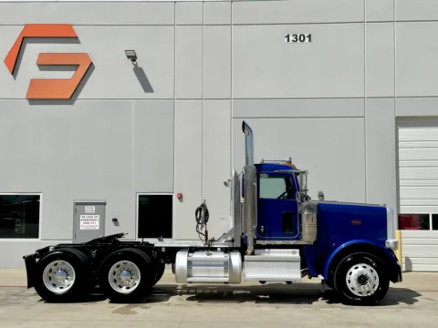 Another view of 2019 PETERBILT 389 for sale in Hutchins, TX at Forge Truck Centers - Texas