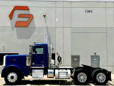 More photos of 2019 PETERBILT 389 at Forge Truck Centers - Texas, TX