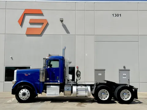 More photos of 2019 PETERBILT 389 at Forge Truck Centers - Texas, TX