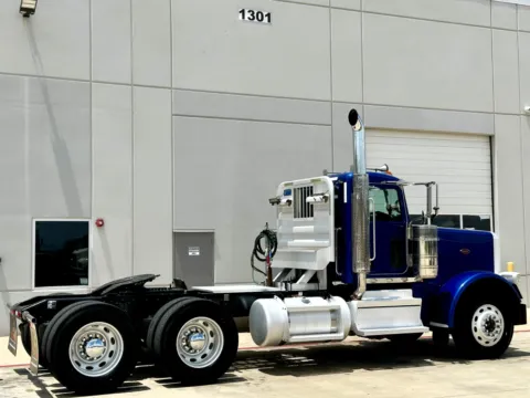 More photos of 2019 PETERBILT 389 at Forge Truck Centers - Texas, TX