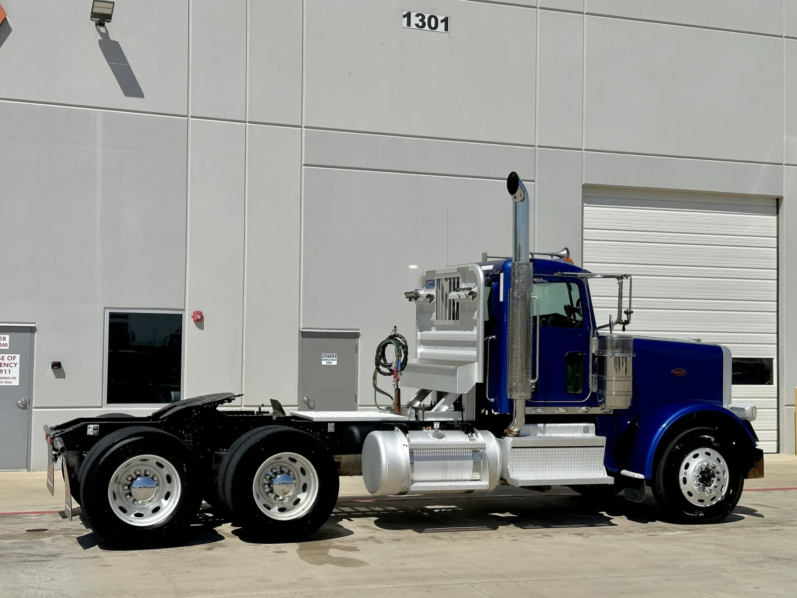 2019 Peterbilt 389 - image 5