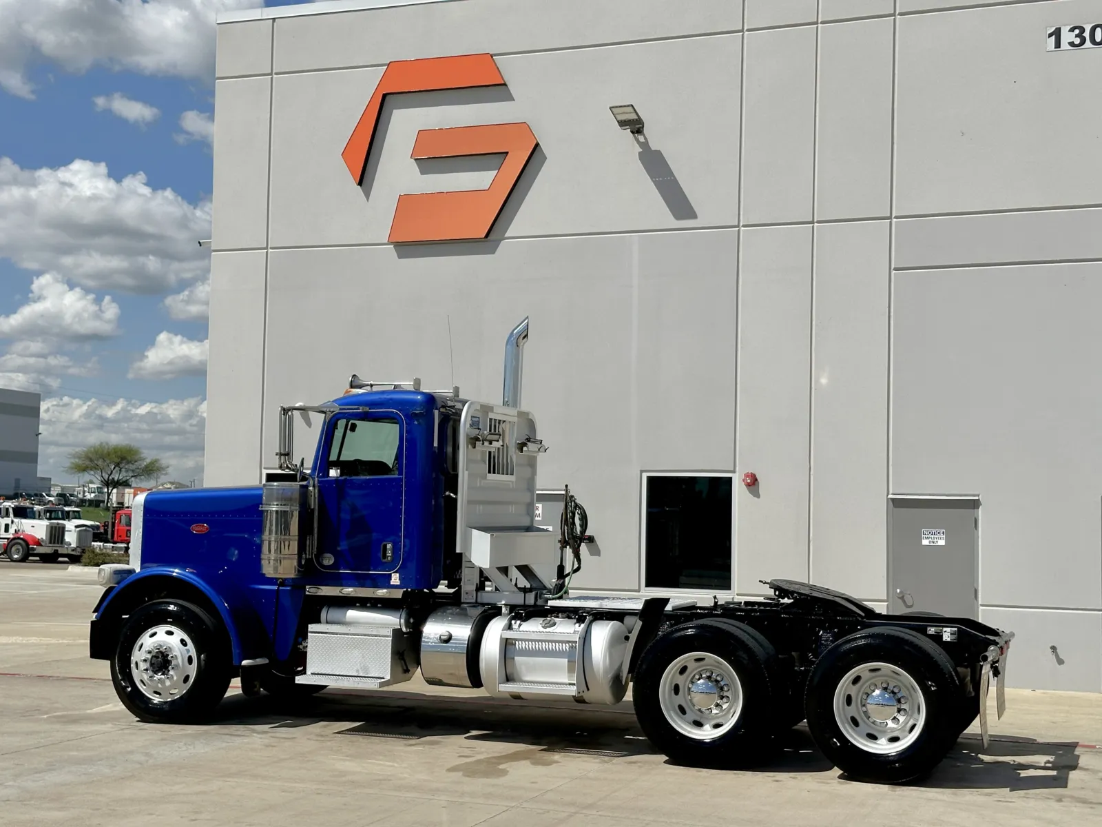 2019 Peterbilt 389 - image 6