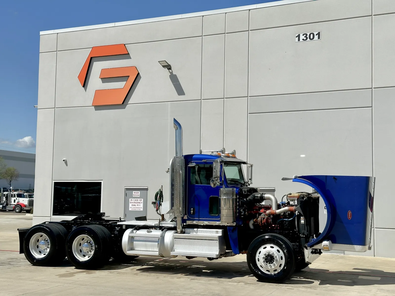 2019 Peterbilt 389 - image 9