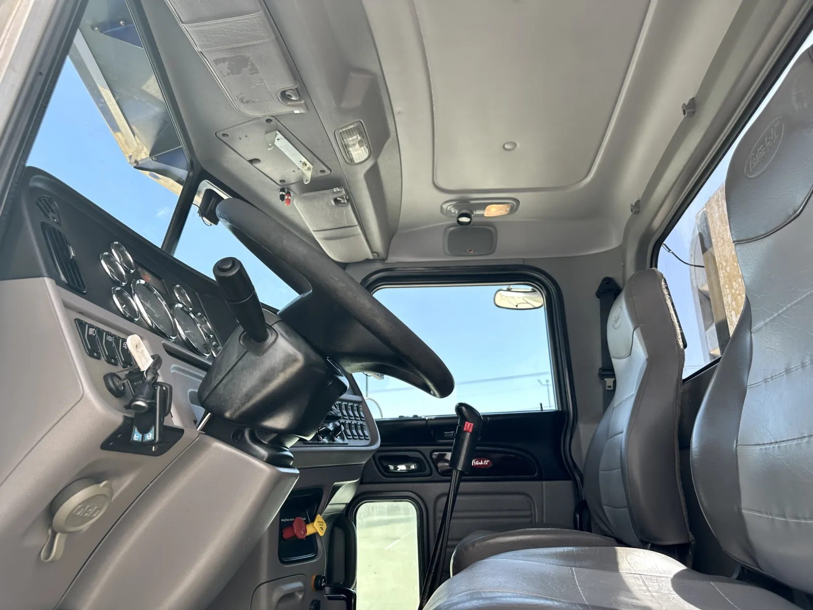 2019 Peterbilt 389 - image 14