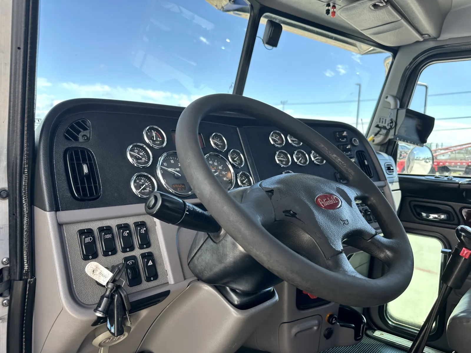 2019 Peterbilt 389 - image 15