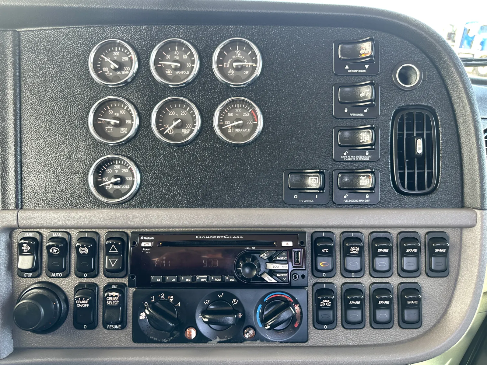 2019 Peterbilt 389 - image 18