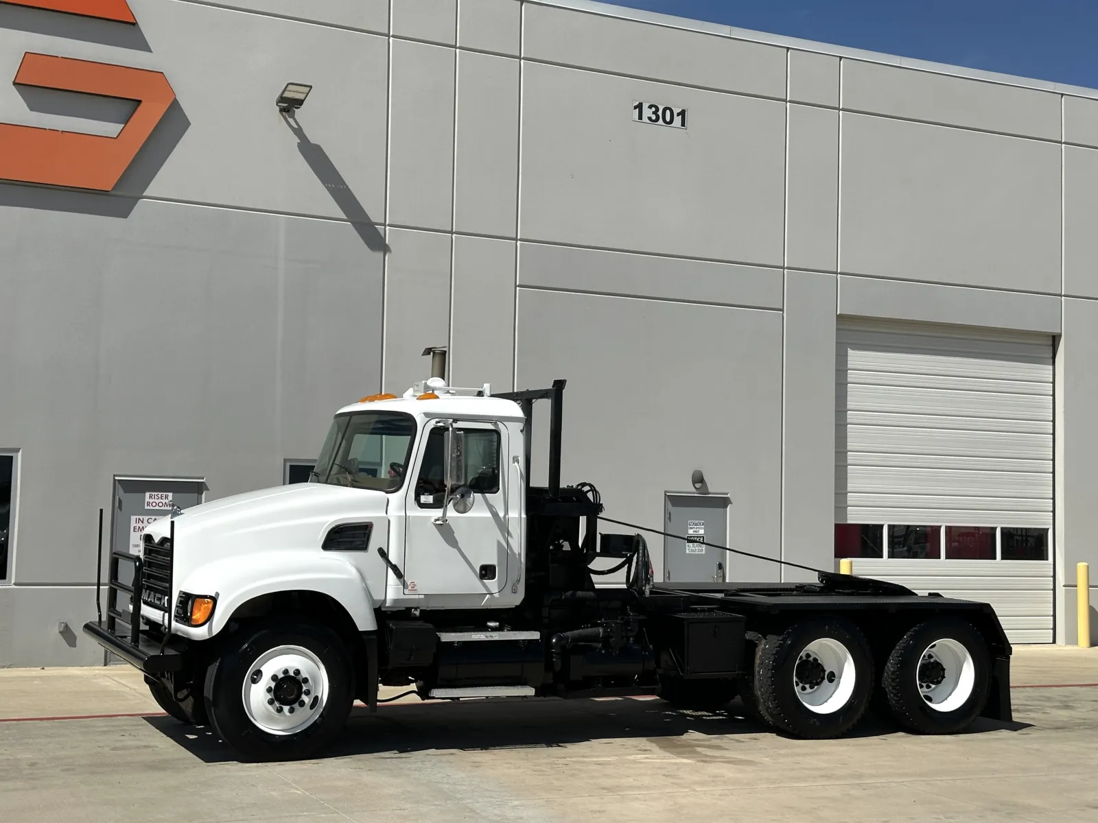 2006 Mack Granite - image 2