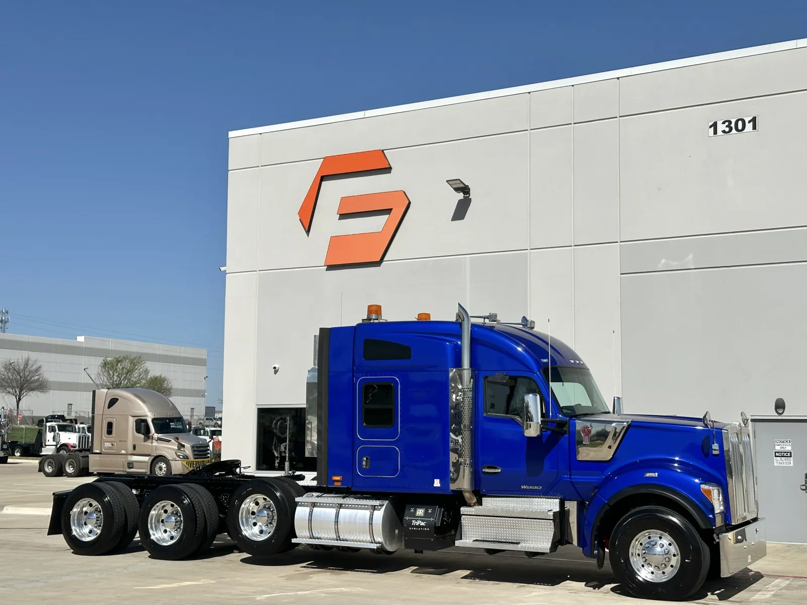 2022 KENWORTH W990 for sale in Hutchins, TX