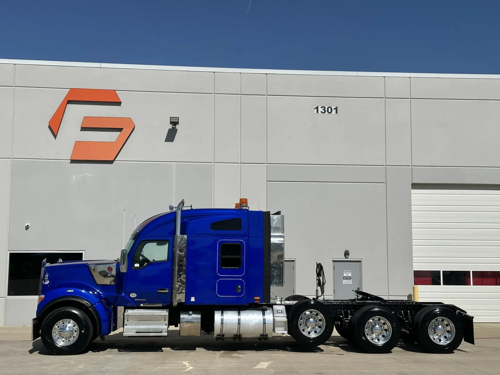 2022 Kenworth W990 - image 4