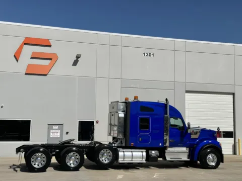 More photos of 2022 KENWORTH W990 at Forge Truck Centers - Texas, TX