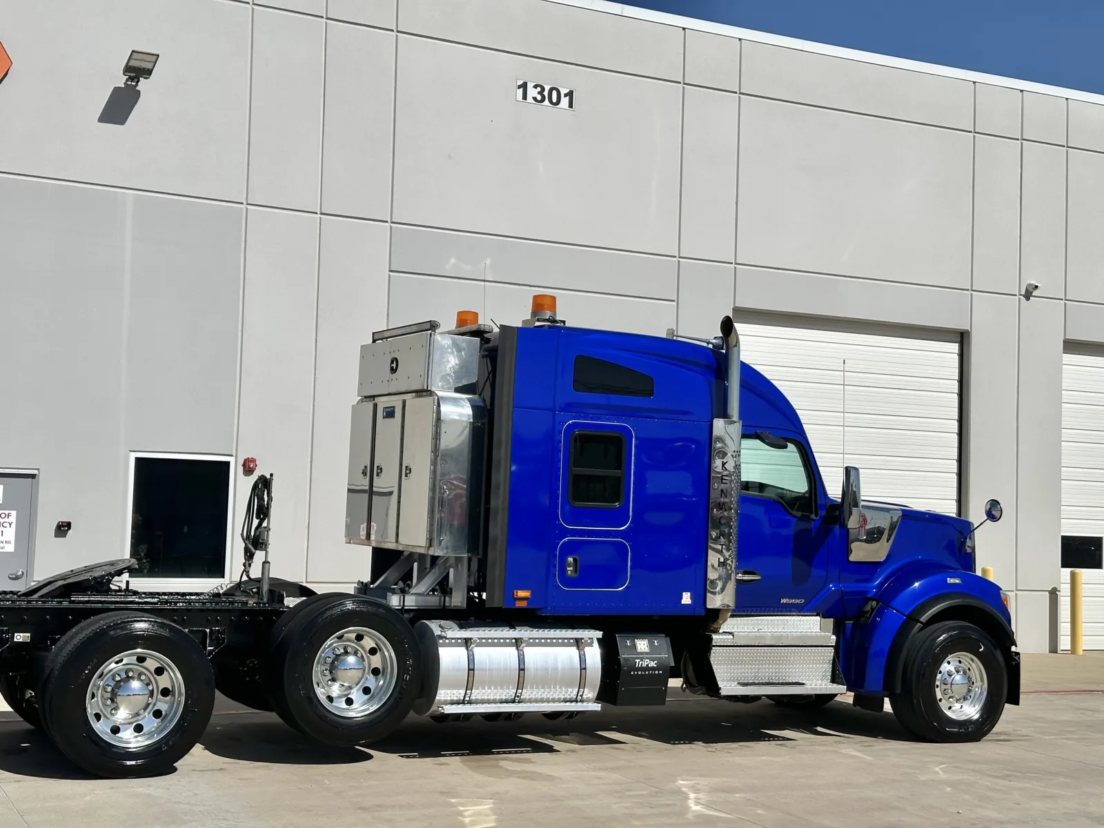 2022 Kenworth W990 - image 7