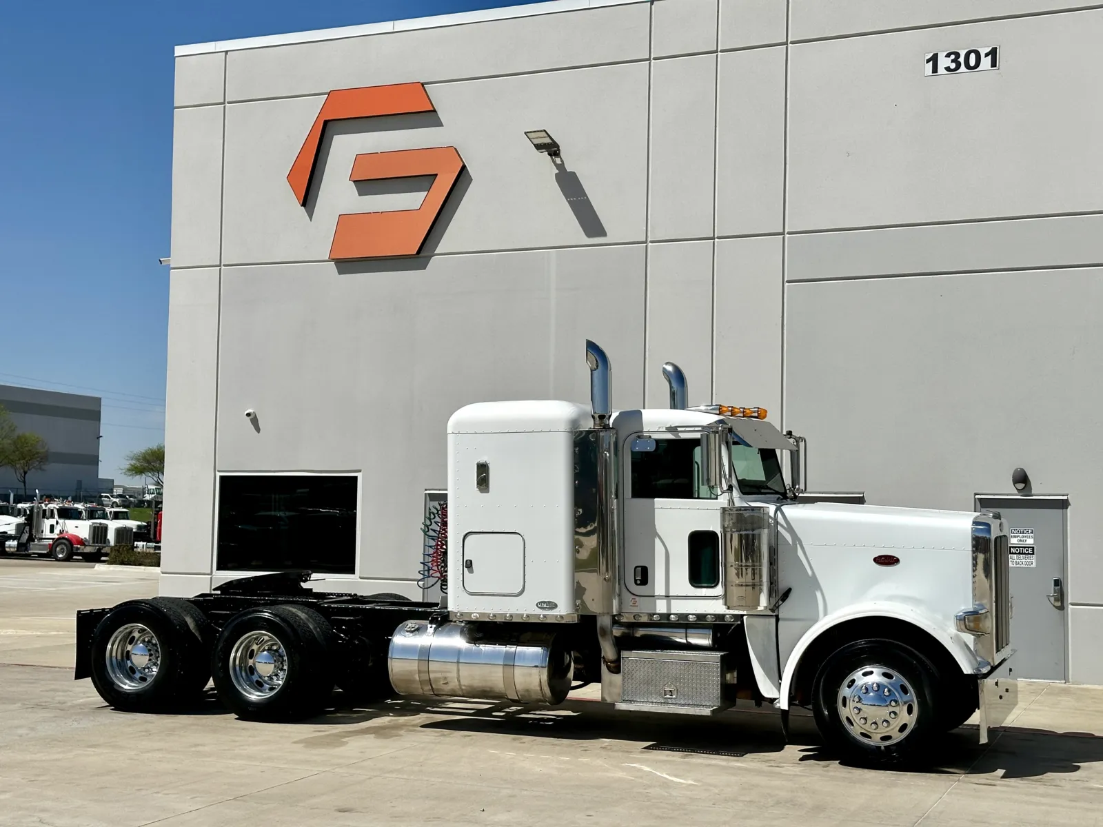 2008 PETERBILT 388 for sale in Hutchins, TX