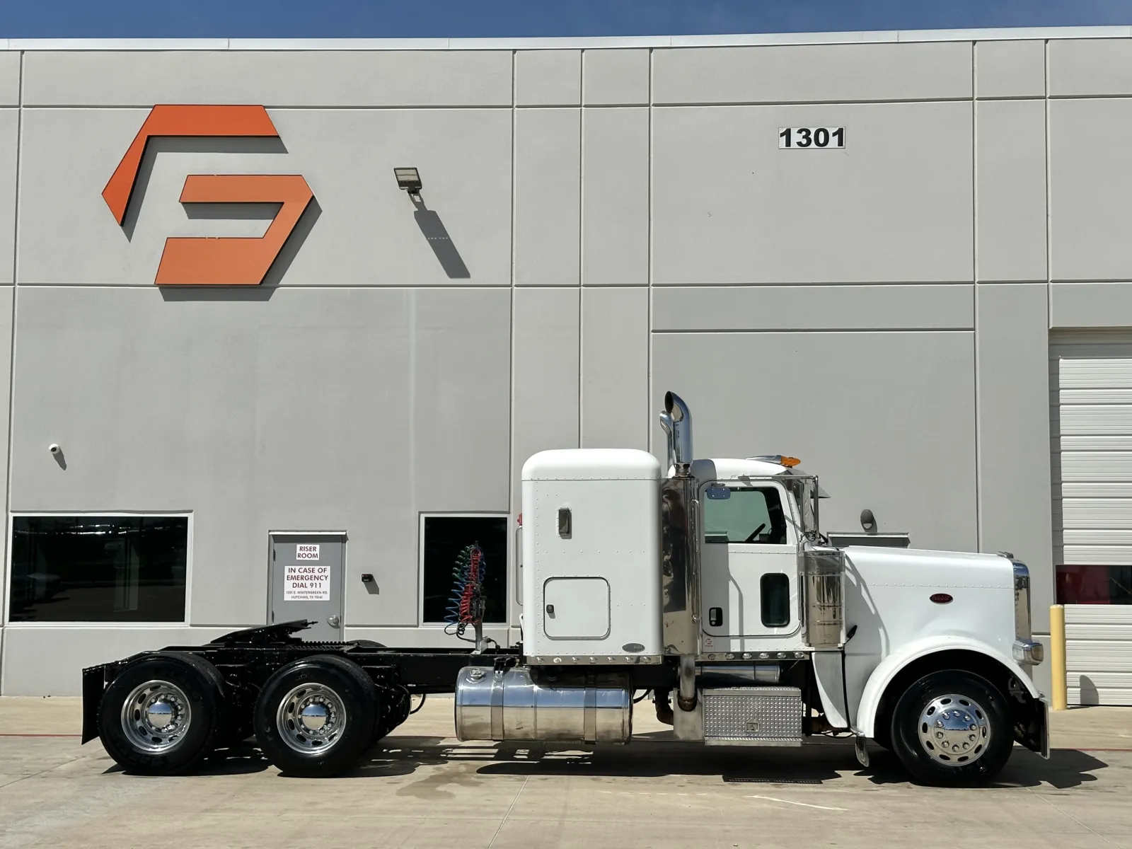 2008 Peterbilt - image 3
