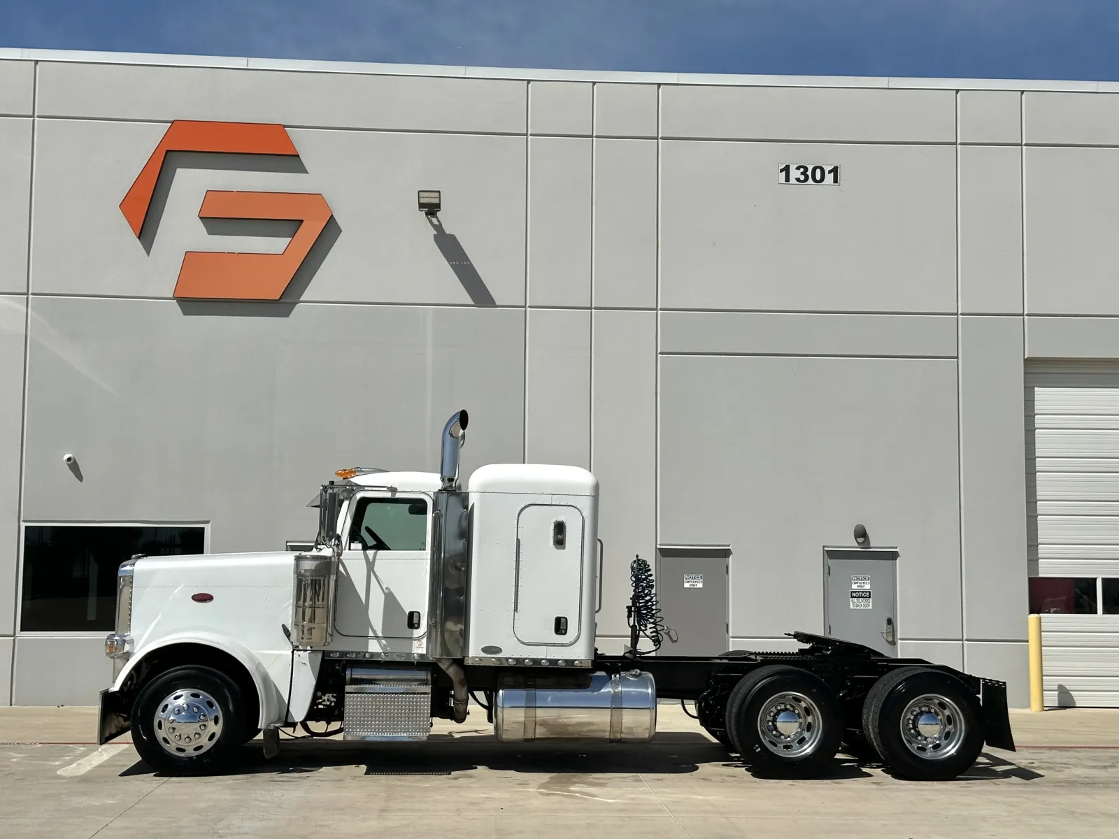 2008 Peterbilt - image 4