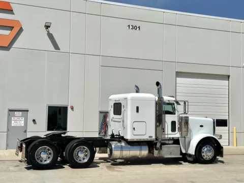 More photos of 2008 PETERBILT 388 at Forge Truck Centers - Texas, TX