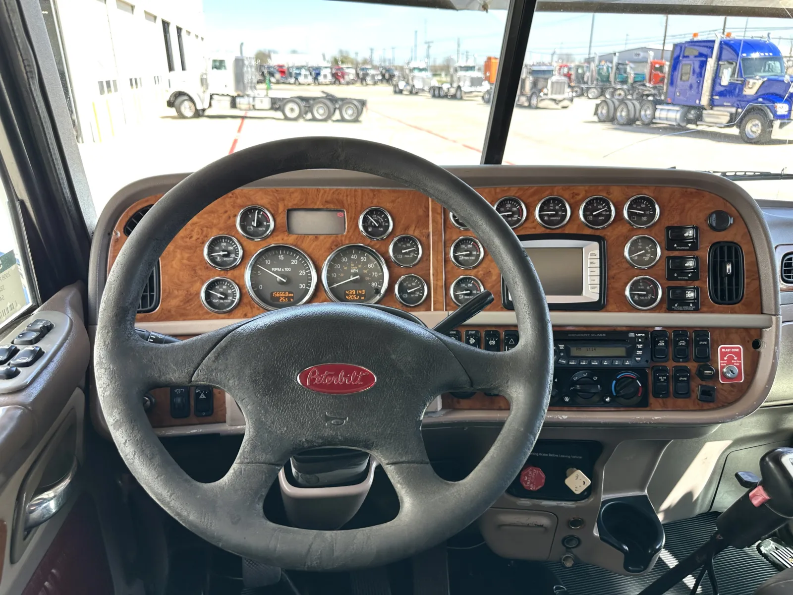 2008 Peterbilt - image 16