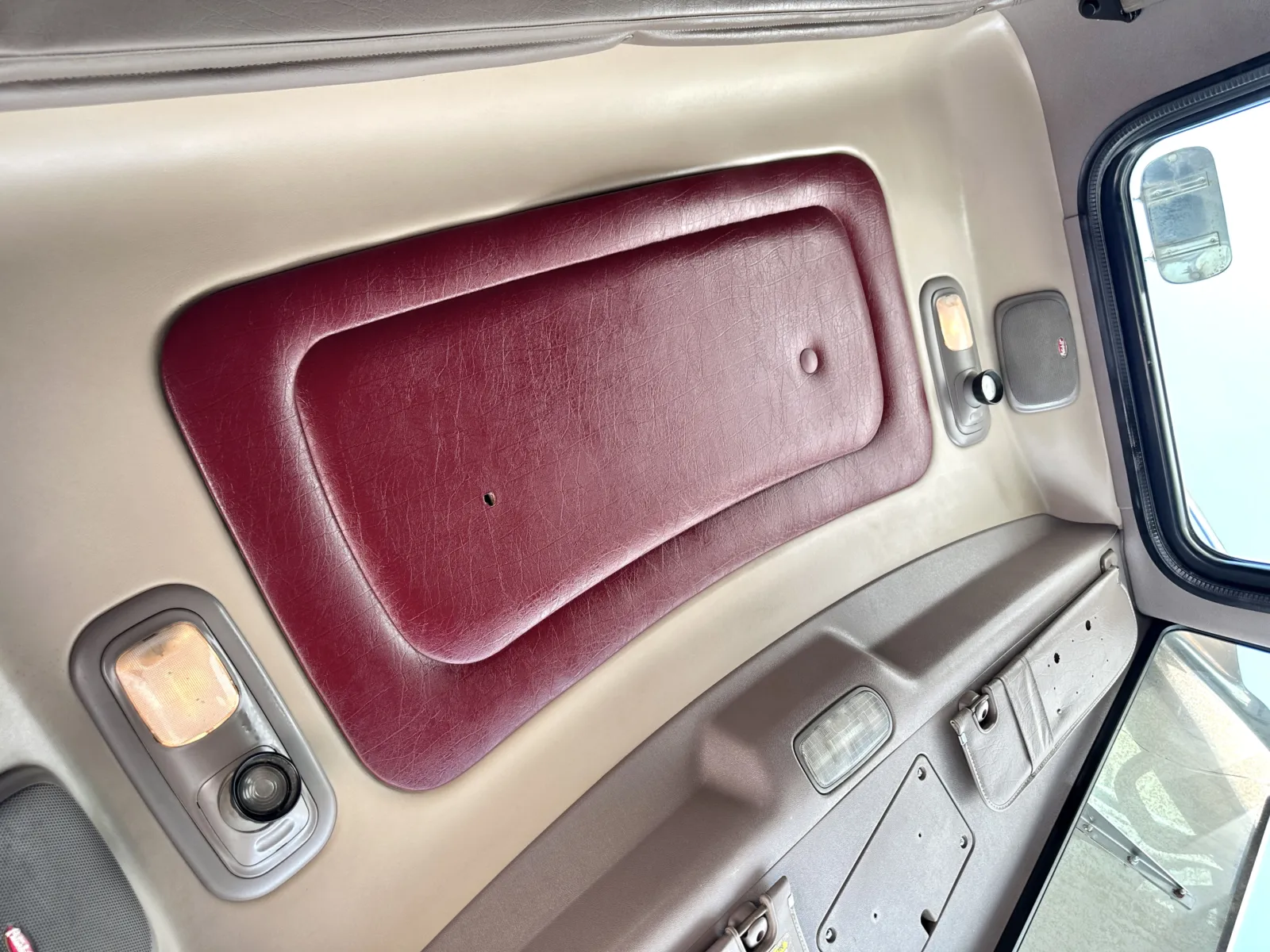 2008 Peterbilt - image 21