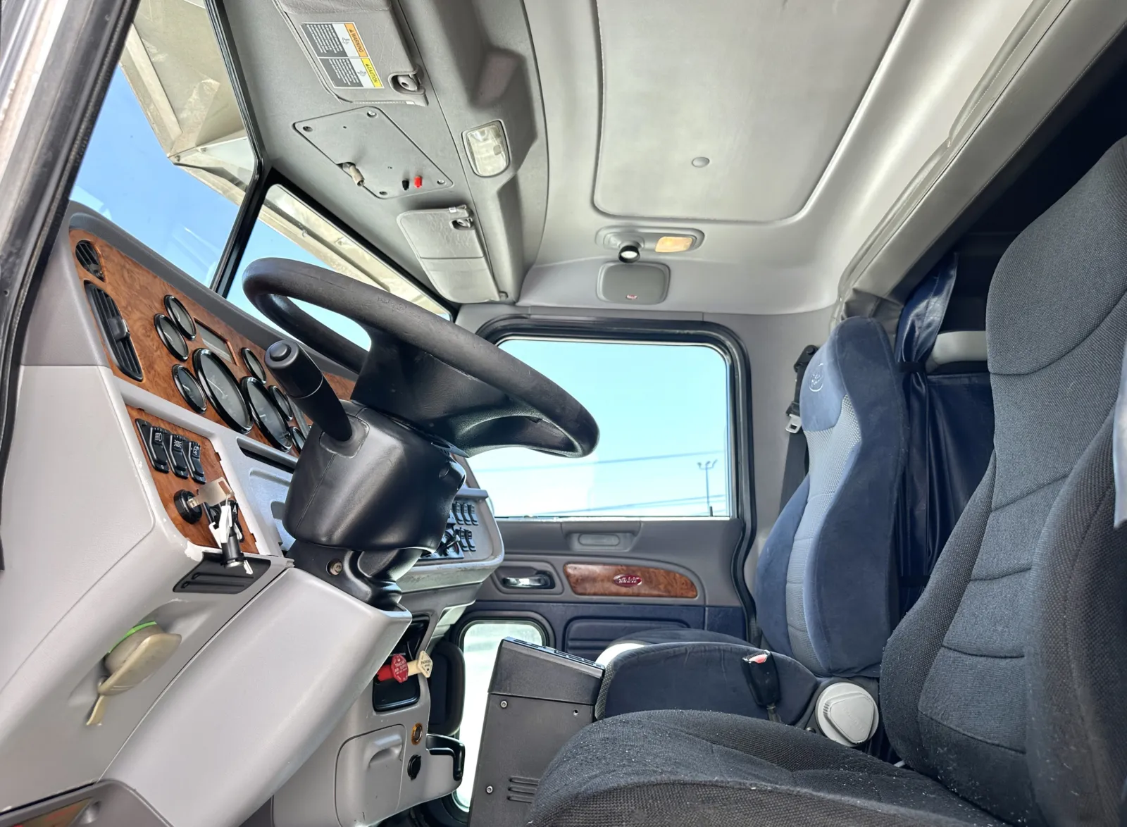 2008 Peterbilt - image 14