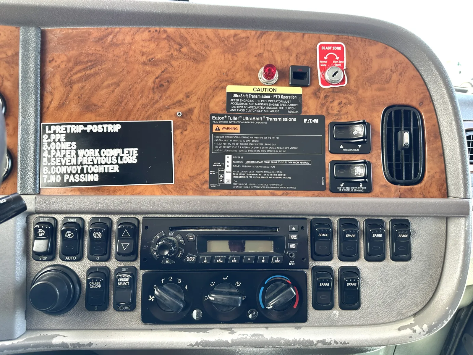 2008 Peterbilt - image 18