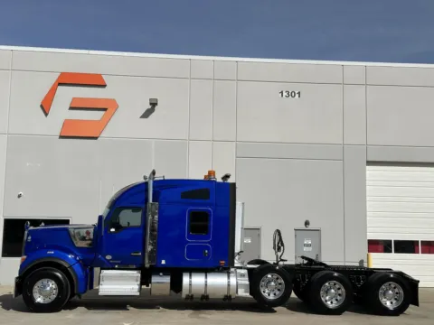 More photos of 2022 KENWORTH W990 at Forge Truck Centers - Texas, TX