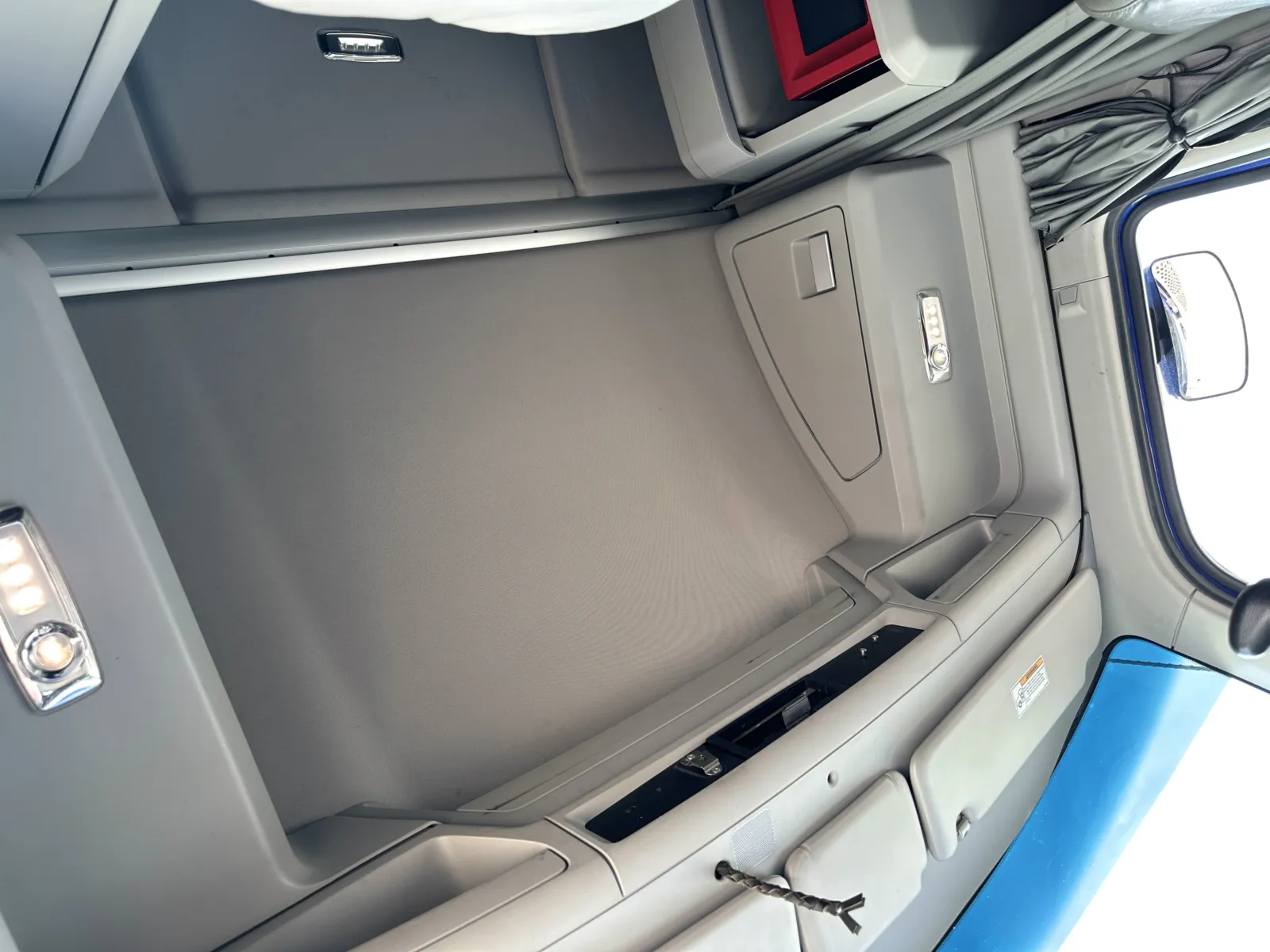 2022 Kenworth W990 - image 21