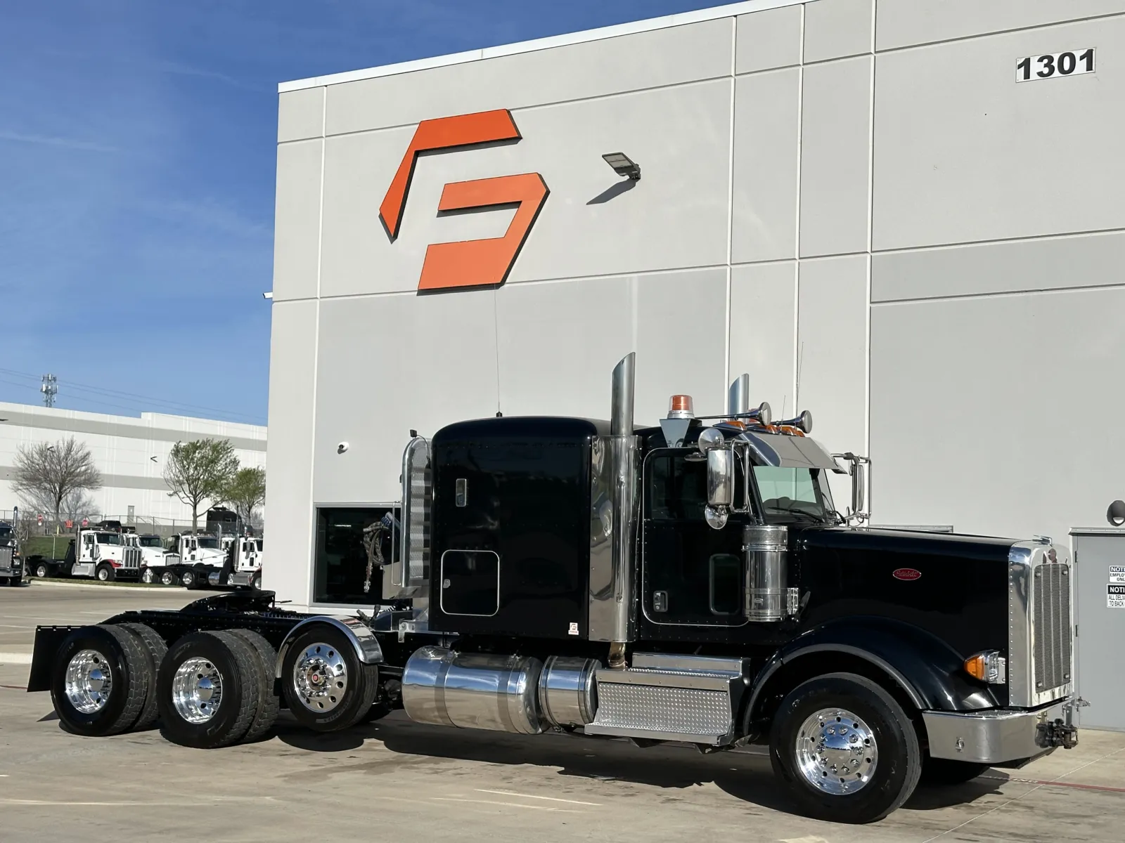 2020 Peterbilt - image 1