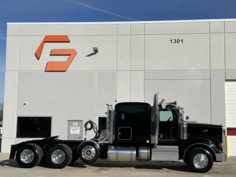 Another view of 2020 PETERBILT 367 for sale in Hutchins, TX at Forge Truck Centers - Texas