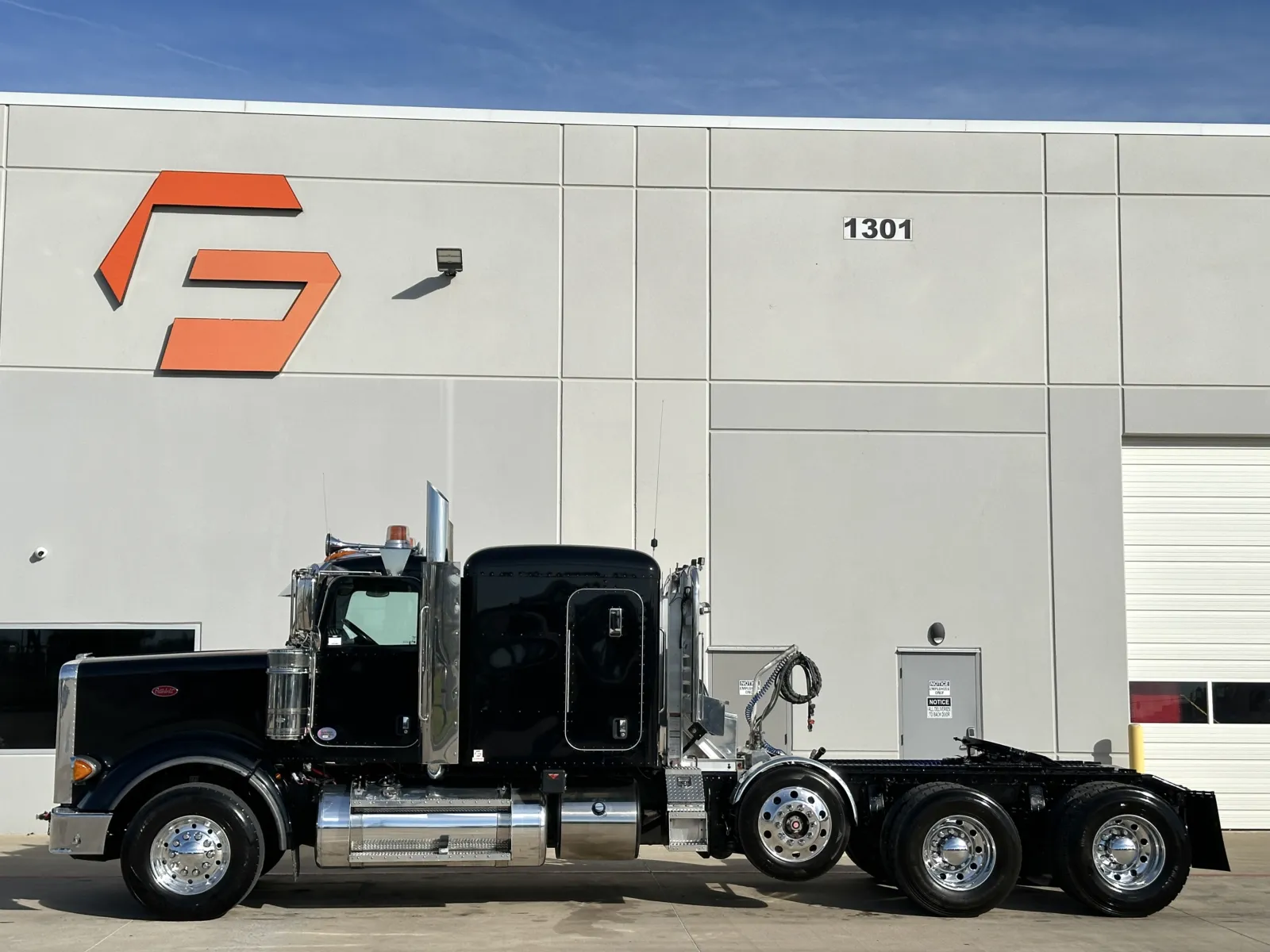 2020 Peterbilt - image 4