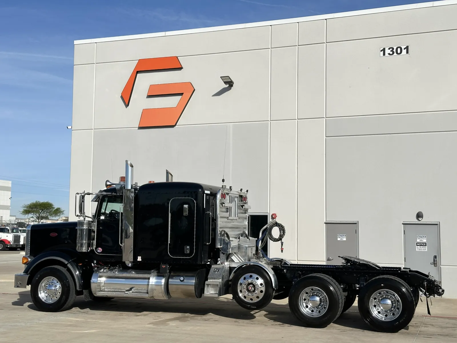 2020 Peterbilt - image 6