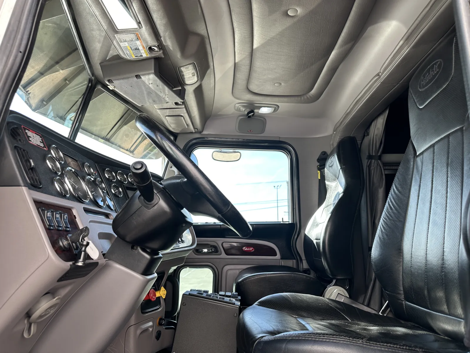 2020 Peterbilt - image 14