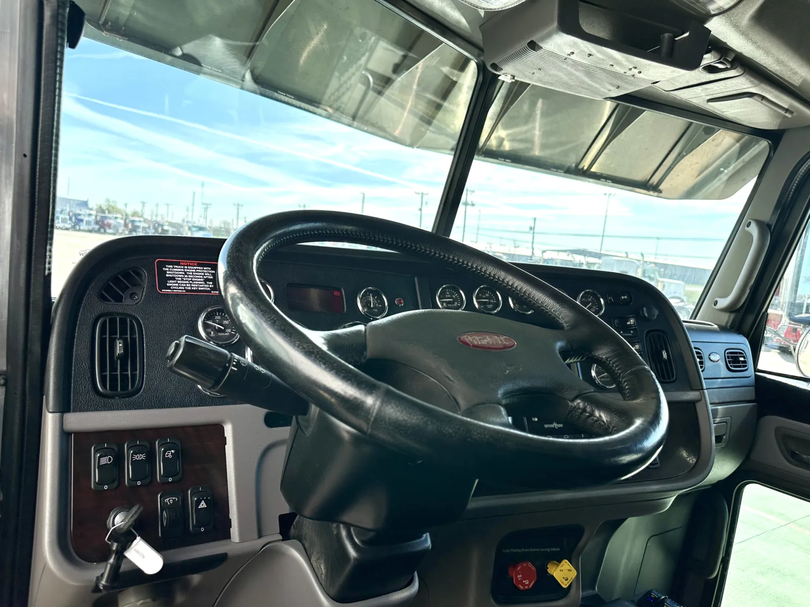 2020 Peterbilt - image 15