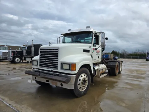 2013 MACK PINNACLE for sale in Hutchins, TX