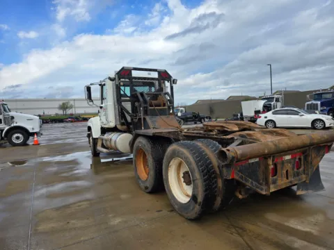 More photos of 2013 MACK PINNACLE at Forge Truck Centers - Texas, TX