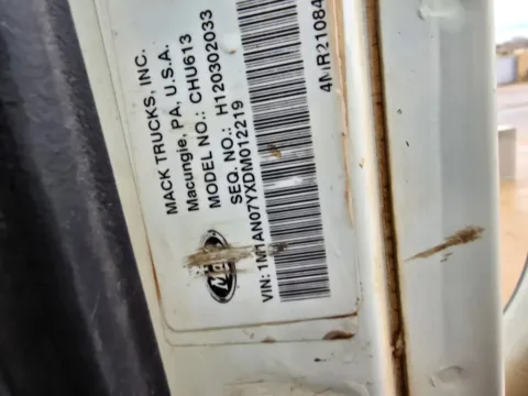 More photos of 2013 MACK PINNACLE at Forge Truck Centers - Texas, TX