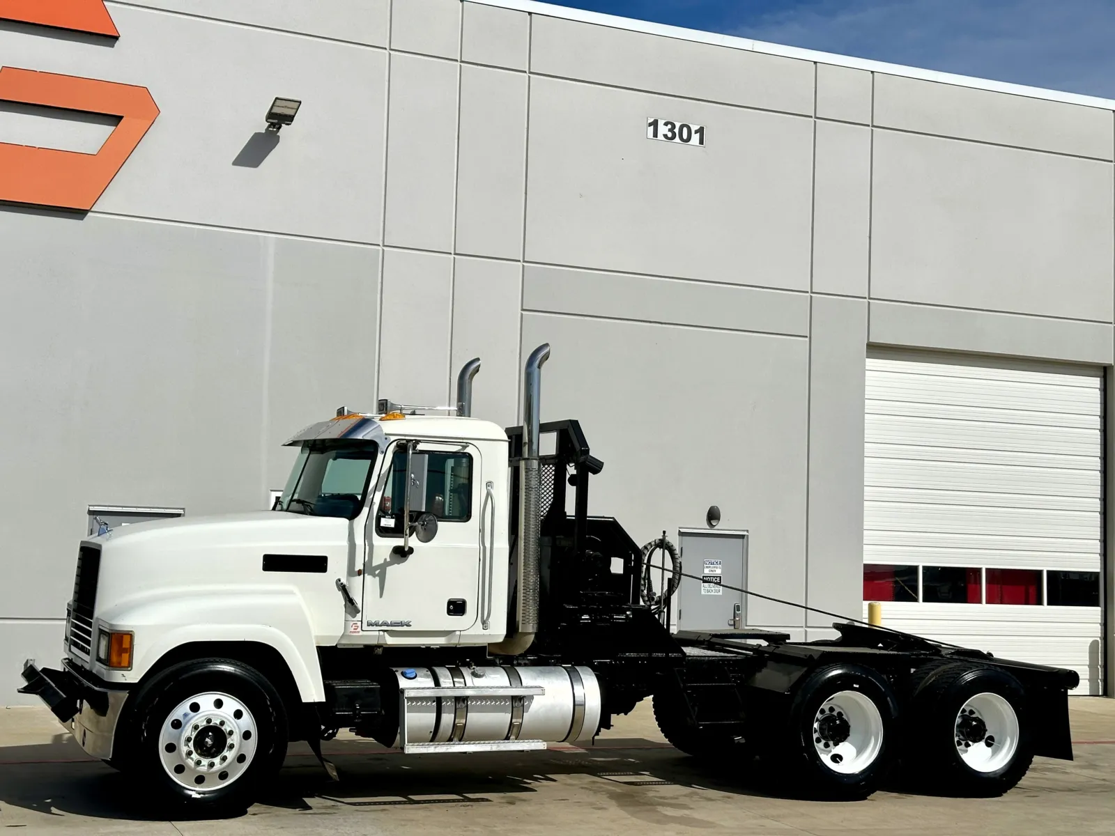 2013 Mack Pinnacle - image 2