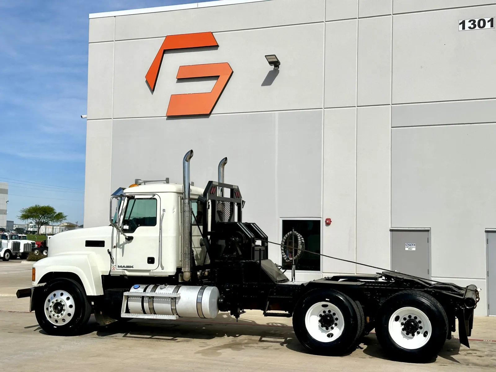 2013 Mack Pinnacle - image 6