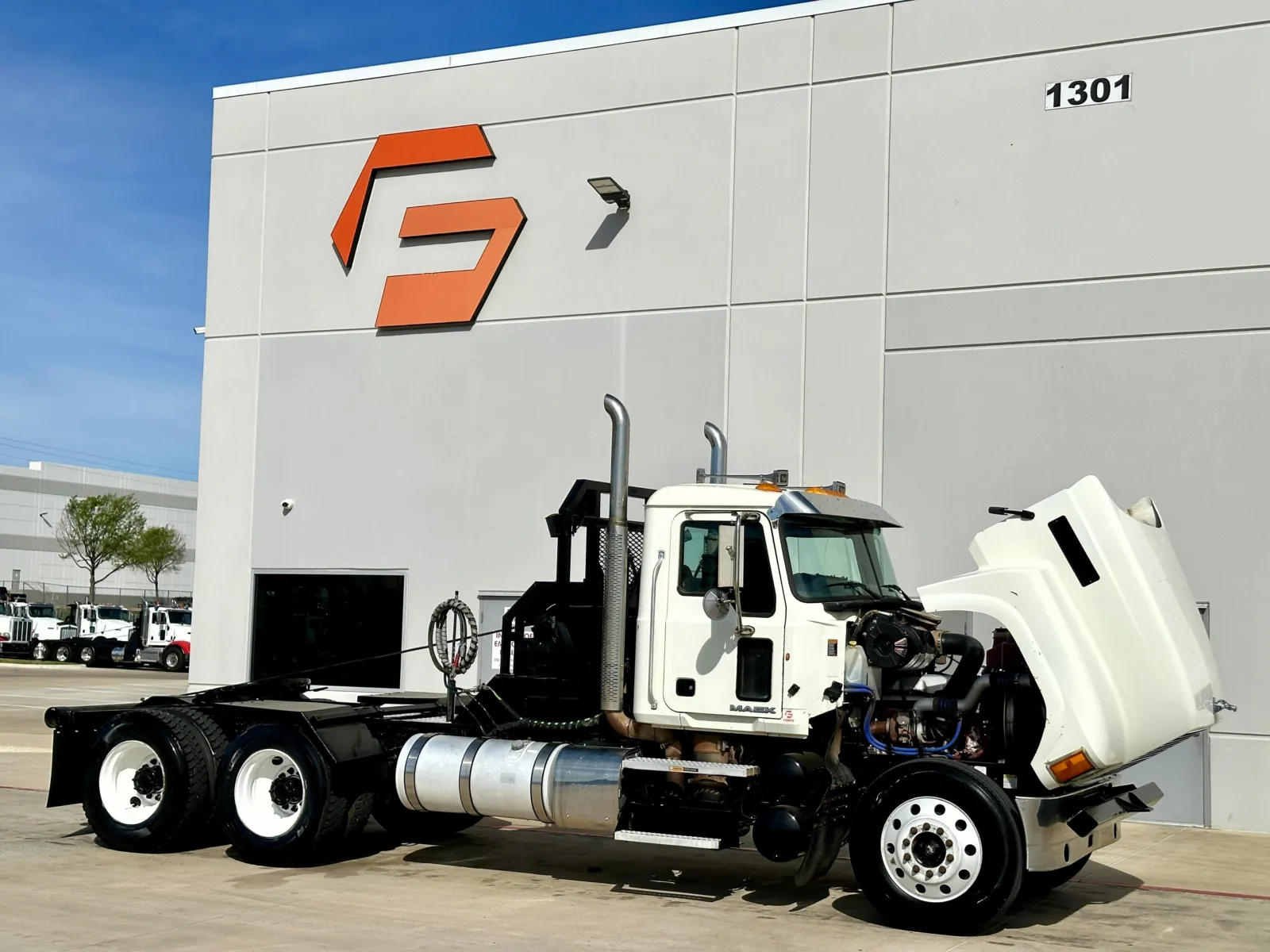 2013 Mack Pinnacle - image 9