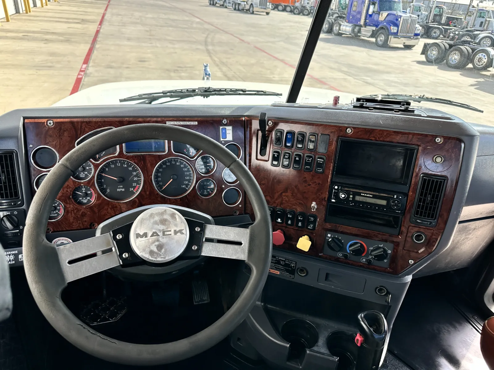 2013 Mack Pinnacle - image 16