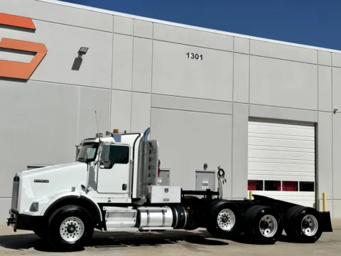 Photos of 2014 KENWORTH T800 for sale in Hutchins, TX at Forge Truck Centers - Texas