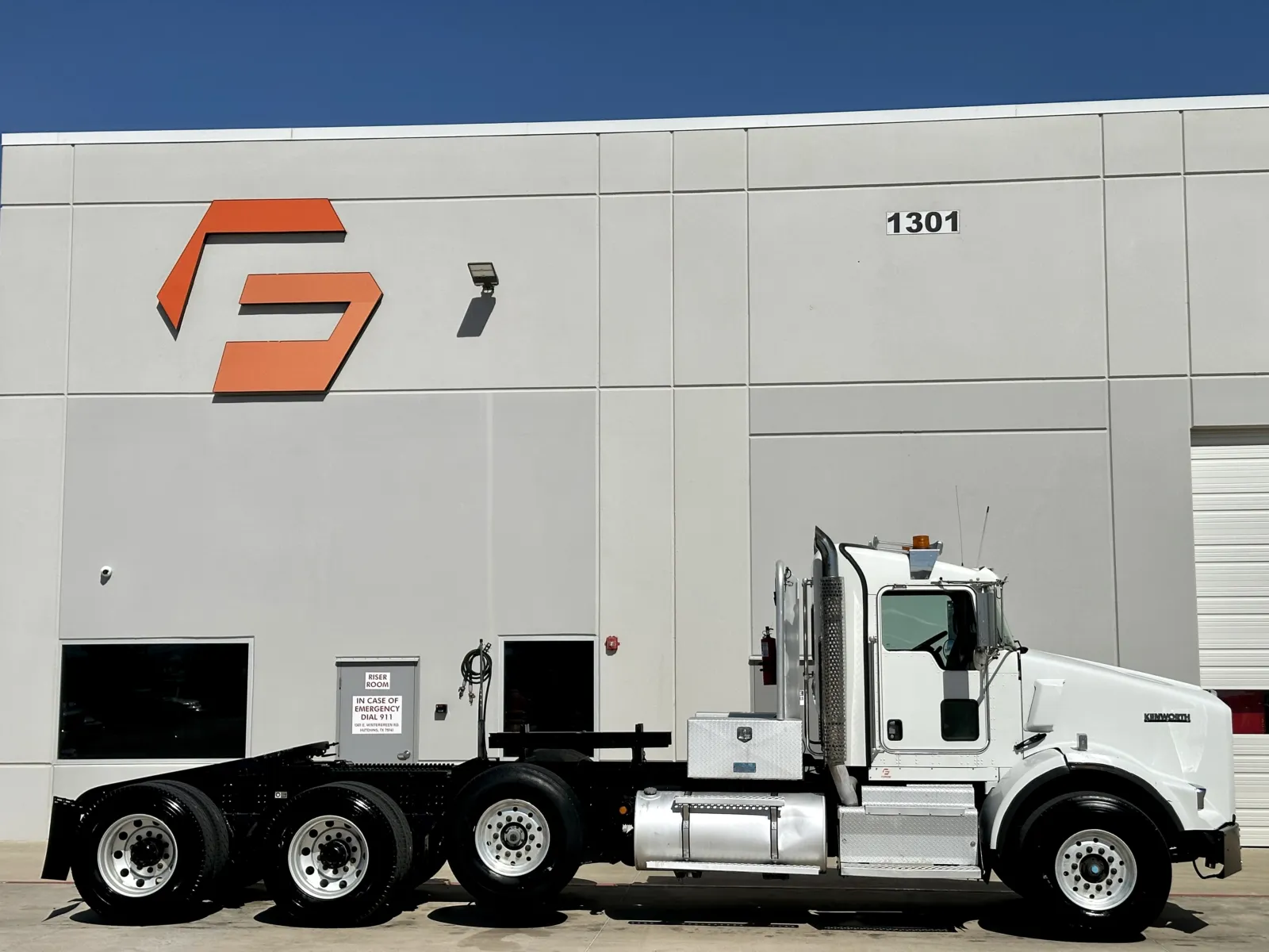 2014 Kenworth T800 - image 3