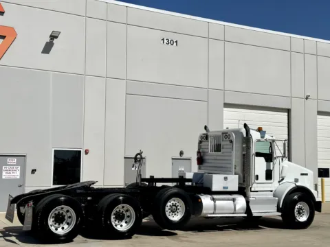 More photos of 2014 KENWORTH T800 at Forge Truck Centers - Texas, TX