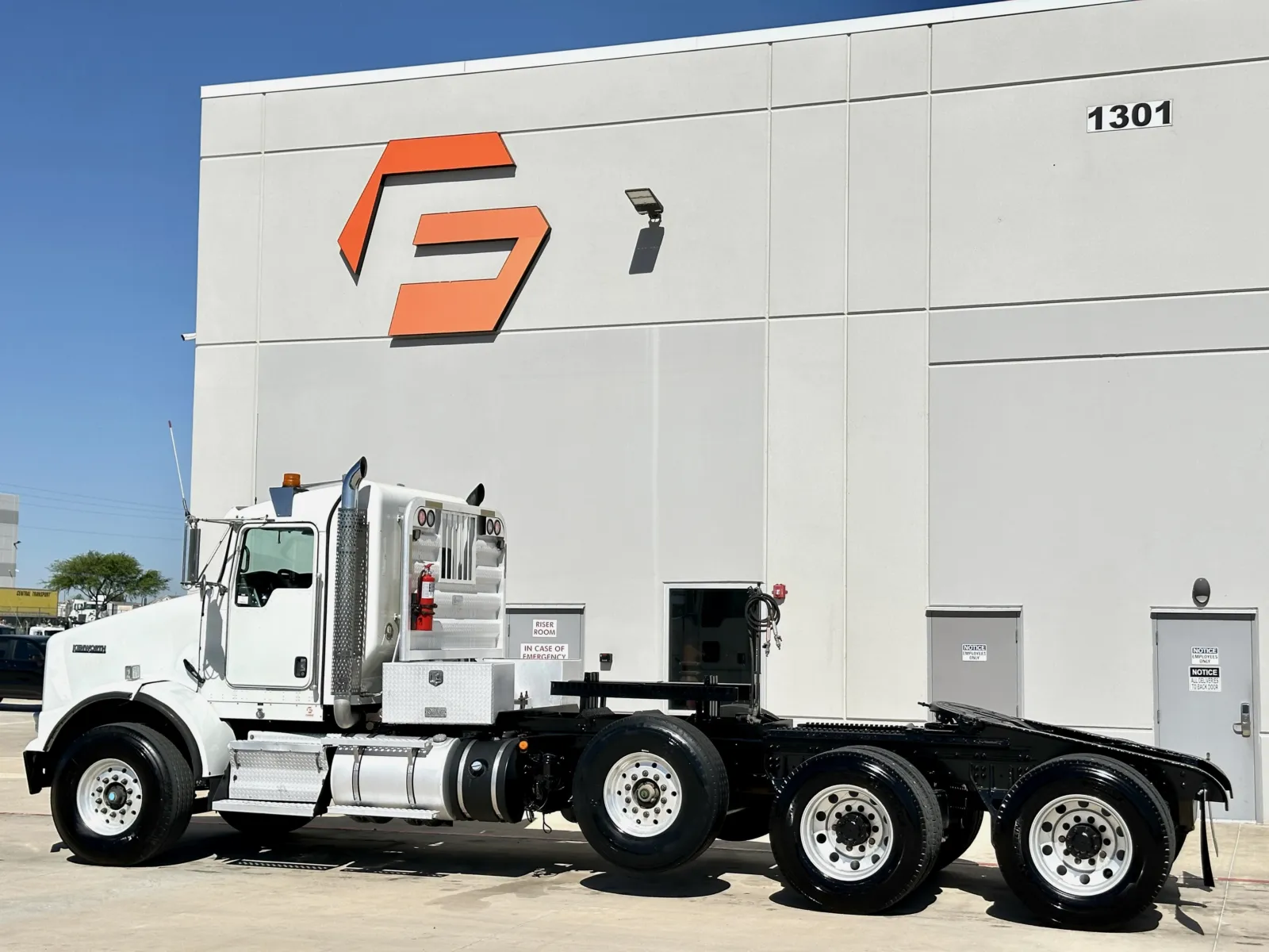 2014 Kenworth T800 - image 6