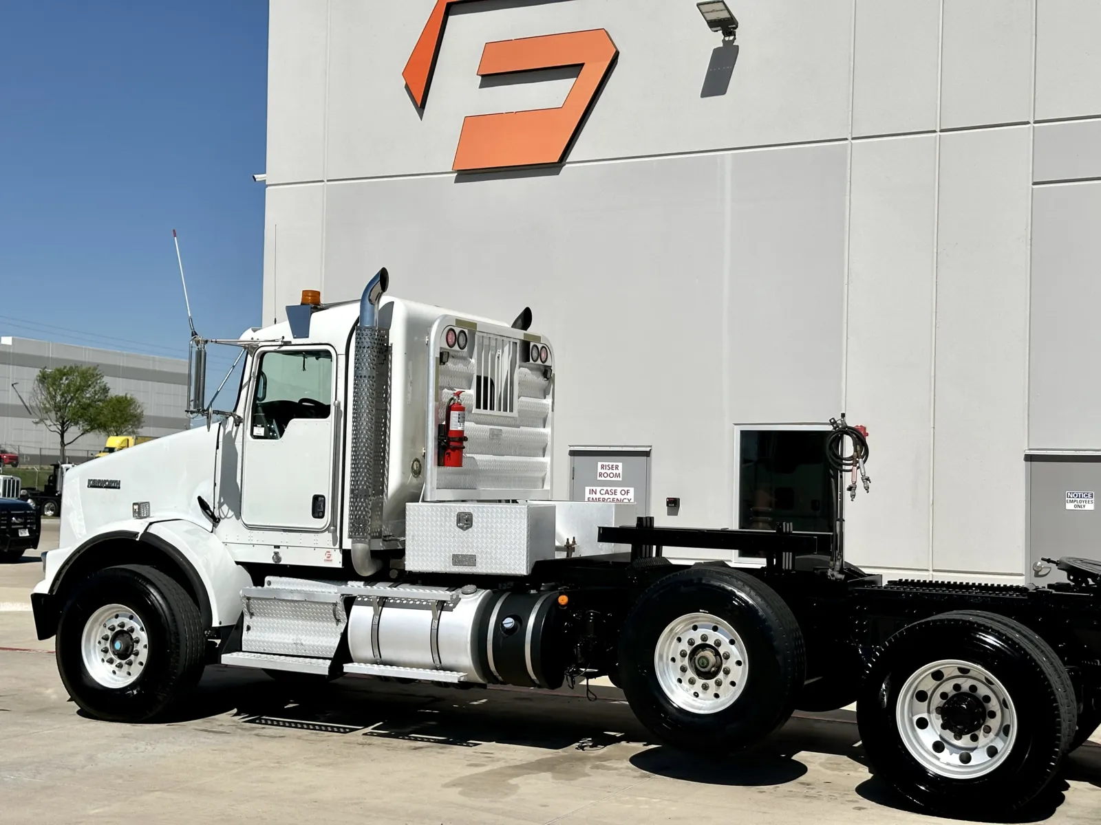 2014 Kenworth T800 - image 8
