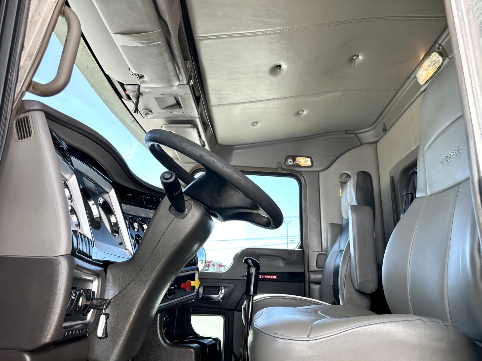 2014 Kenworth T800 - image 14