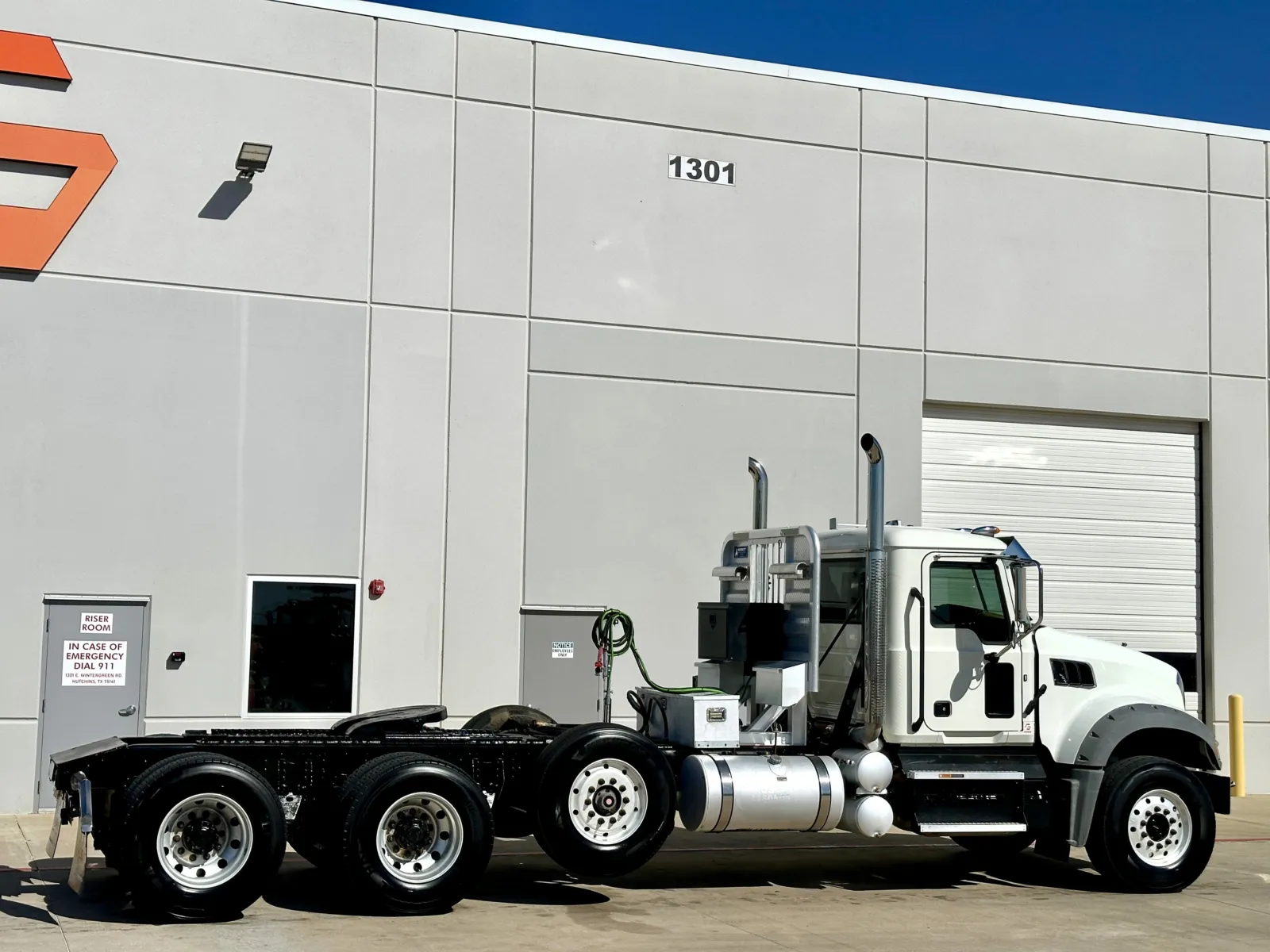 2019 Mack Granite - image 5