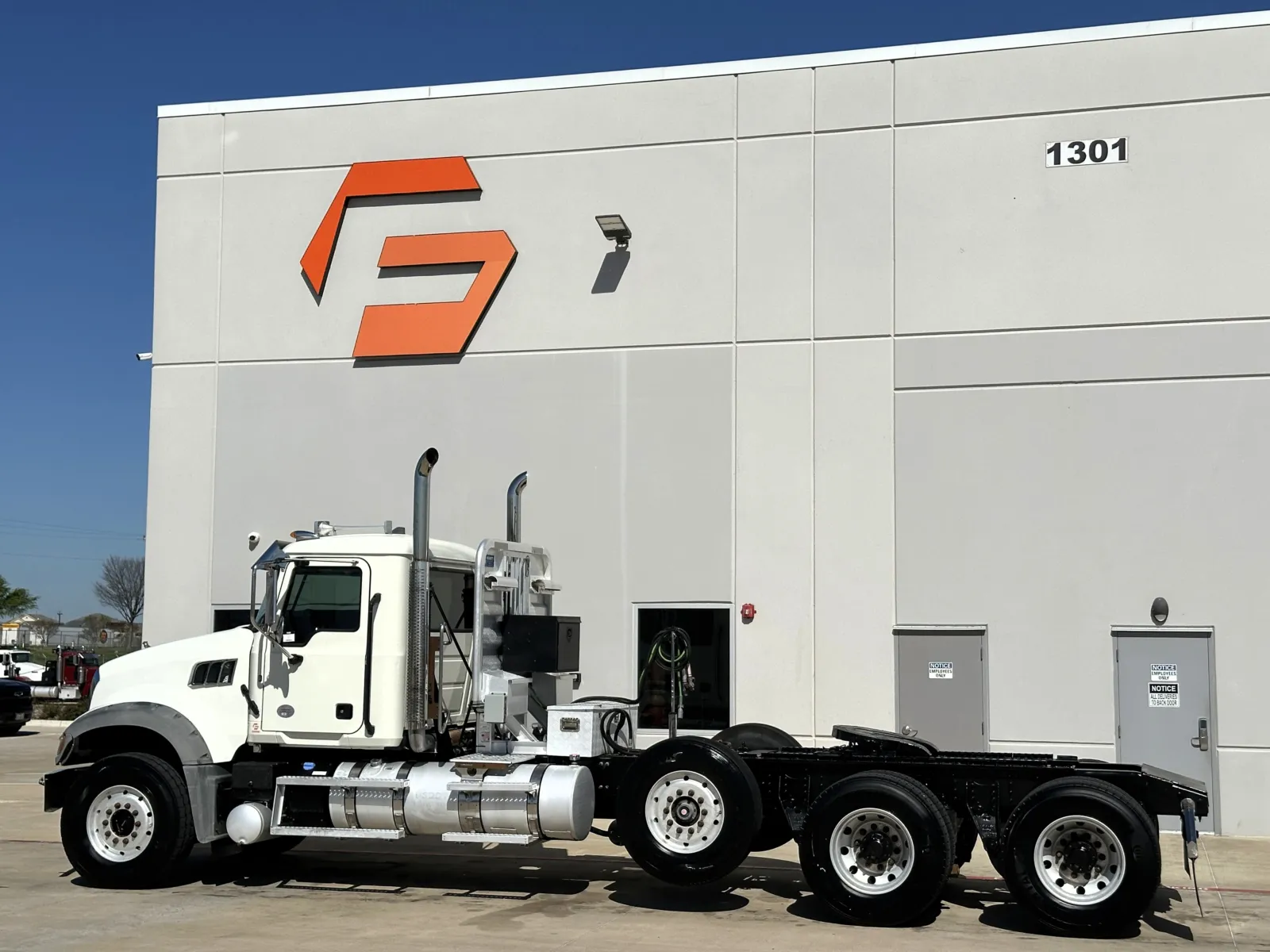 2019 Mack Granite - image 6