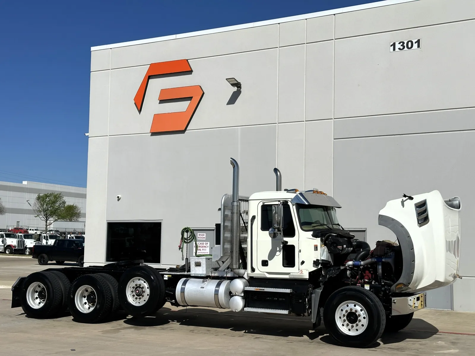 2019 Mack Granite - image 9