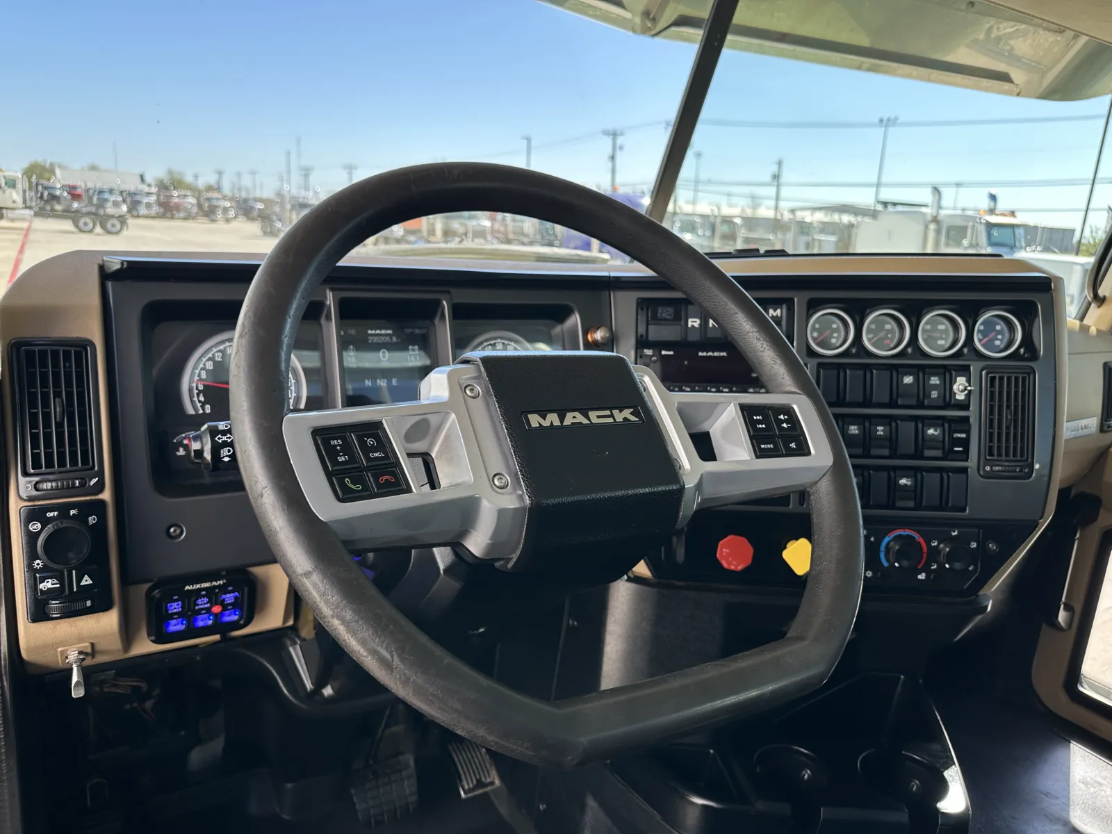 2019 Mack Granite - image 15